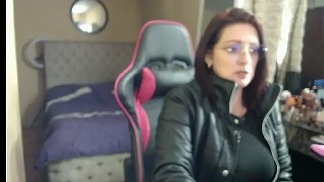 Carol Scottt online show from 11-16-25, 03:12