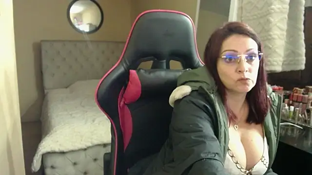 Carol Scottt online show from 04-22-26, 01:08