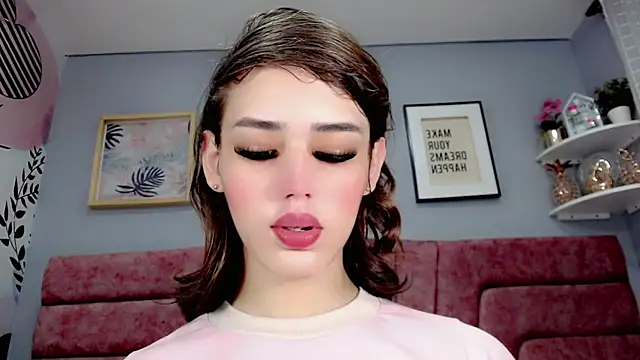 Snapshot of ValeriaAguilar chatting on 12-18-24, 03:22 ValeriaAguilar online show from 12-18-24, 03:22