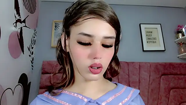 Snapshot of ValeriaAguilar chatting on 02-13-25, 10:54 ValeriaAguilar online show from 02-13-25, 10:54