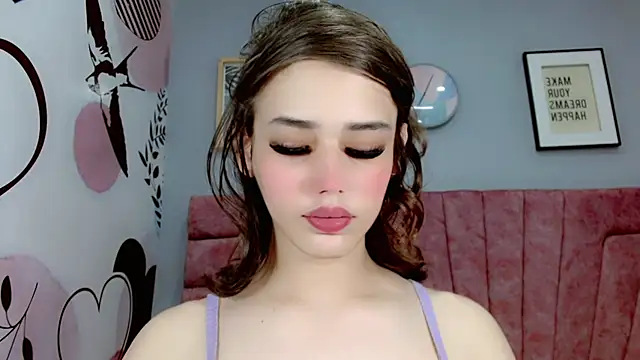 Snapshot of ValeriaAguilar chatting on 02-14-25, 10:14 ValeriaAguilar online show from 02-14-25, 10:14