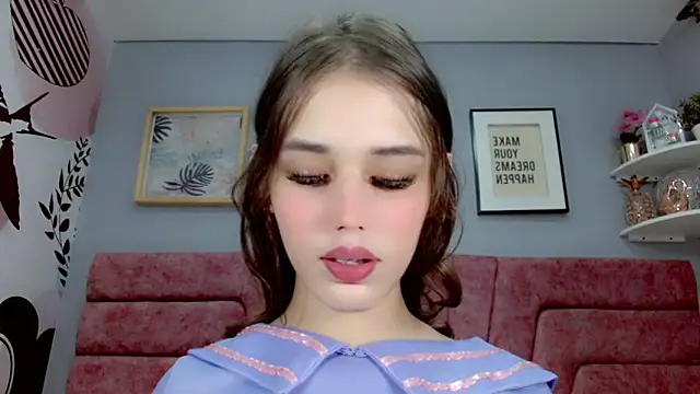 Snapshot of ValeriaAguilar chatting on 03-16-25, 01:17 ValeriaAguilar online show from 03-16-25, 01:17