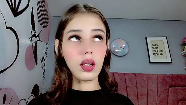 Snapshot of ValeriaAguilar chatting on 03-21-25, 01:34 ValeriaAguilar online show from 03-21-25, 01:34