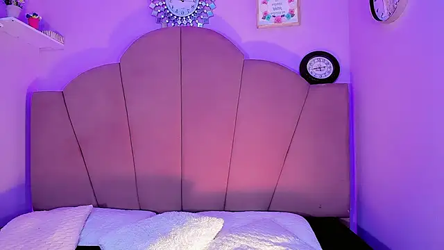 Snapshot of ValeriaAguilar chatting on 10-31-25, 08:43 ValeriaAguilar online show from 10-31-25, 08:43