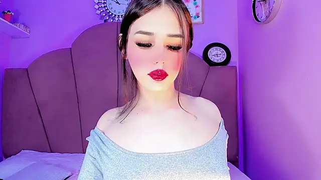 Snapshot of ValeriaAguilar chatting on 11-01-25, 08:33 ValeriaAguilar online show from 11-01-25, 08:33