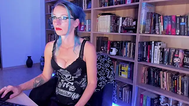 Queen of Hearts1 online show from 09-10-25, 07:47