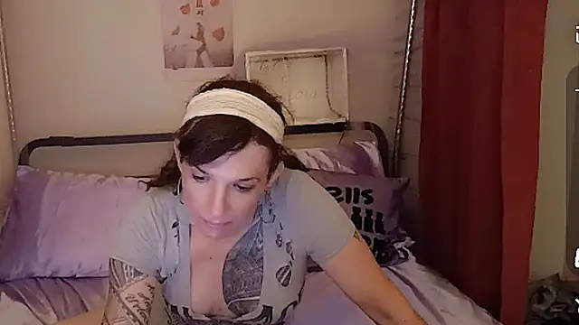 Snapshot of cassiemichellexx chatting on 06-18-26, 11:03 cassiemichellexx online show from 06-18-26, 11:03