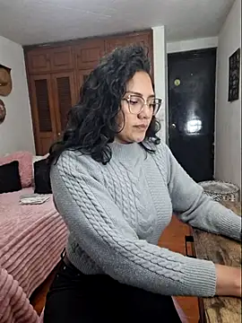 Thaliacooper  online show from 09-20-25, 11:39