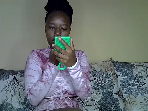 Snapshot of Oliviia_ chatting on 01-18-25, 10:39 Oliviia  online show from 01-18-25, 10:39