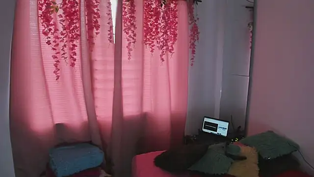 Snapshot of msschloee_ chatting on 11-09-25, 07:23 msschloee online show from 11-09-25, 07:23