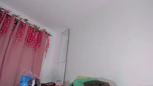 Snapshot of msschloee_ chatting on 11-14-25, 11:35 msschloee online show from 11-14-25, 11:35