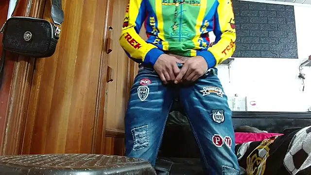 Snapshot of GeorgeZarrate chatting on 10-14-25, 09:48 GeorgeZarrate online show from 10-14-25, 09:48