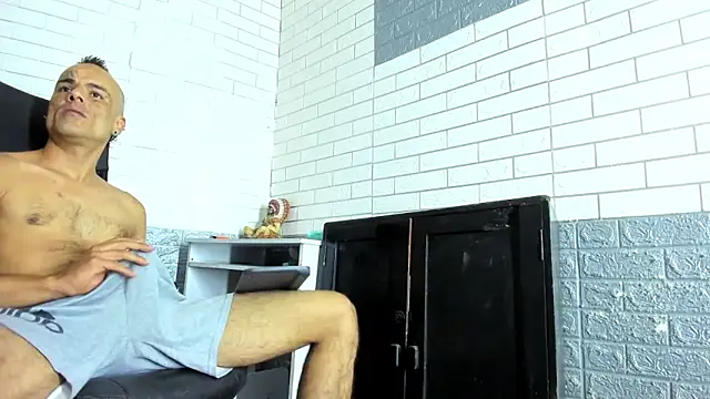 GeorgeZarrate online show from 04-09-26, 04:23