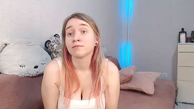 lovely hayley online show from 11-04-25, 09:47