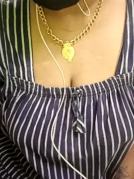 Snapshot of Aishu-tamil09 chatting on 12-21-24, 06:55 Aishu-tamil09 online show from 12-21-24, 06:55