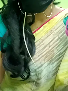 Snapshot of Aishu-tamil09 chatting on 01-07-25, 06:03 Aishu-tamil09 online show from 01-07-25, 06:03