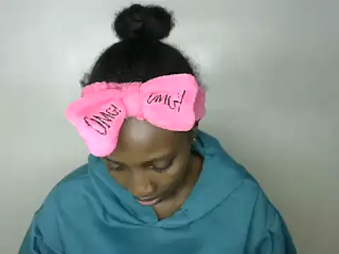 Snapshot of sweet-petite chatting on 01-23-25, 06:35 sweet-petite online show from 01-23-25, 06:35