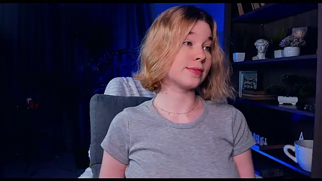 PollyHathor online show from 01-20-25, 01:28