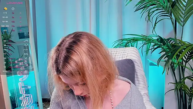 PollyHathor online show from 02-13-25, 09:38