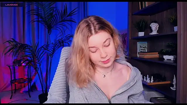 PollyHathor online show from 03-18-25, 09:21