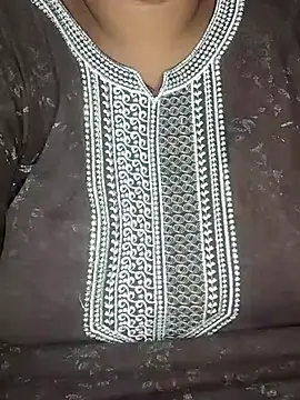 Snapshot of Latha-Hyd chatting on 10-28-25, 03:21 Latha-Hyd online show from 10-28-25, 03:21