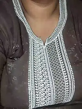 Snapshot of Latha-Hyd chatting on 10-29-25, 04:26 Latha-Hyd online show from 10-29-25, 04:26