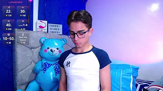 OwenBluee online show from 01-28-25, 06:16