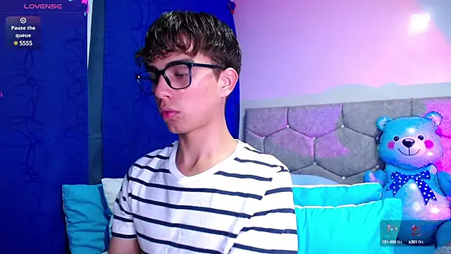 OwenBluee online show from 02-04-25, 05:42