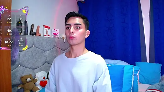 OwenBluee online show from 09-17-25, 03:03