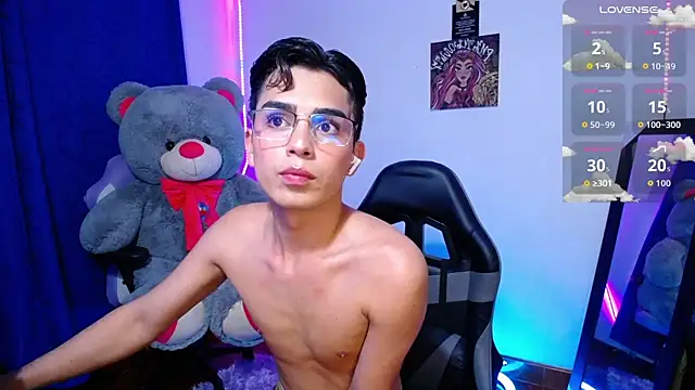 OwenBluee online show from 06-14-26, 01:25