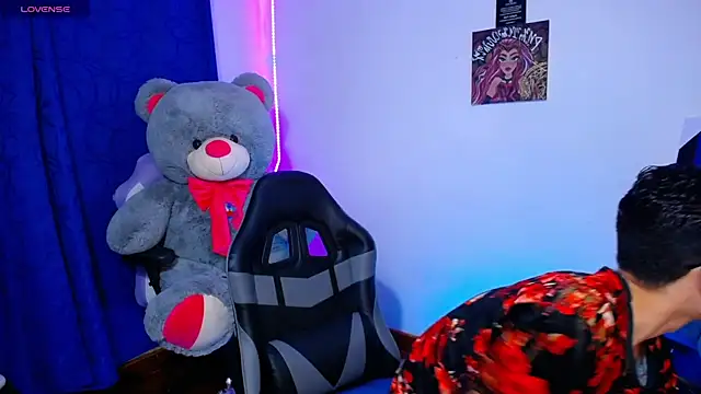 OwenBluee online show from 06-15-26, 06:04