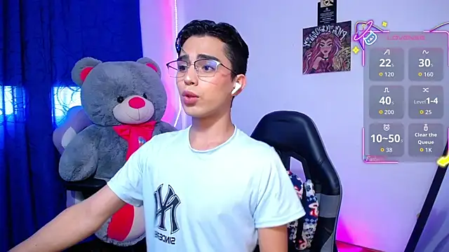 OwenBluee online show from 06-24-26, 12:26
