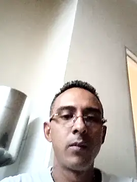 Snapshot of paisa233 chatting on 11-12-25, 05:24 paisa233 online show from 11-12-25, 05:24