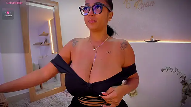 Snapshot of anahi_ryan_ chatting on 01-30-25, 03:08 anahi ryan online show from 01-30-25, 03:08