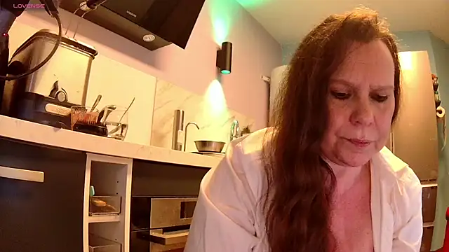 Snapshot of Endrocleia chatting on 11-29-25, 12:35 Endrocleia online show from 11-29-25, 12:35