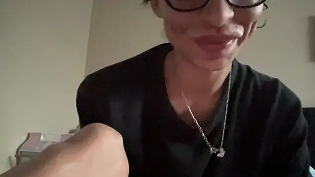 myloveforyouu online show from 05-18-26, 01:17