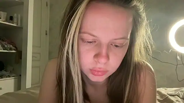 Snapshot of wrenlie chatting on 05-16-26, 12:07 wrenlie online show from 05-16-26, 12:07