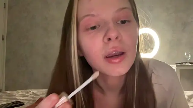 Snapshot of wrenlie chatting on 06-03-26, 08:36 wrenlie online show from 06-03-26, 08:36