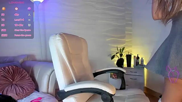 Snapshot of mariablonde_ chatting on 09-26-25, 11:09 mariablonde online show from 09-26-25, 11:09