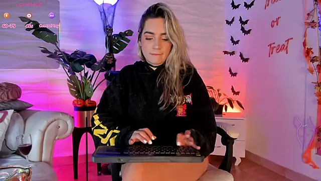 Snapshot of mariablonde_ chatting on 10-13-25, 08:20 mariablonde online show from 10-13-25, 08:20