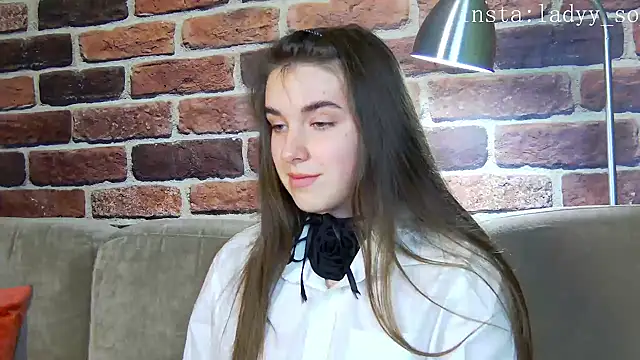 Snapshot of Sofia_Hugs chatting on 11-13-25, 09:25 Sofia Hugs online show from 11-13-25, 09:25