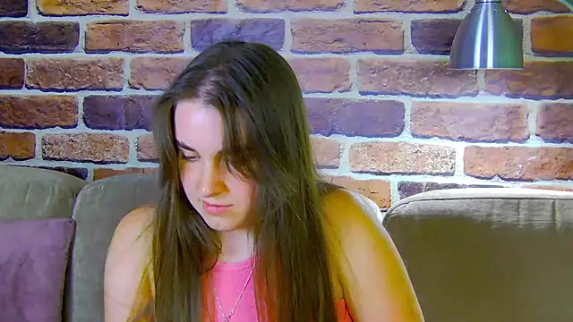 Snapshot of Sofia_Hugs chatting on 06-06-26, 06:45 Sofia Hugs online show from 06-06-26, 06:45