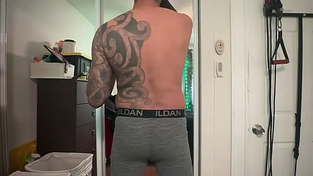 Snapshot of WyattBBC chatting on 01-09-25, 06:27 WyattBBC online show from 01-09-25, 06:27