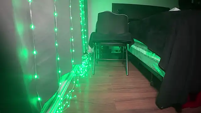 Snapshot of WyattBBC chatting on 01-11-25, 01:48 WyattBBC online show from 01-11-25, 01:48