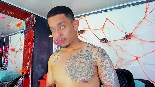 Damian09  online show from 10-28-25, 04:27