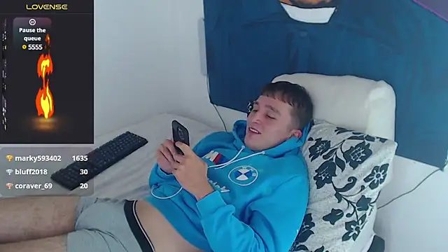 Snapshot of Dylanwhite23_ chatting on 01-05-25, 09:05 Dylanwhite23 online show from 01-05-25, 09:05