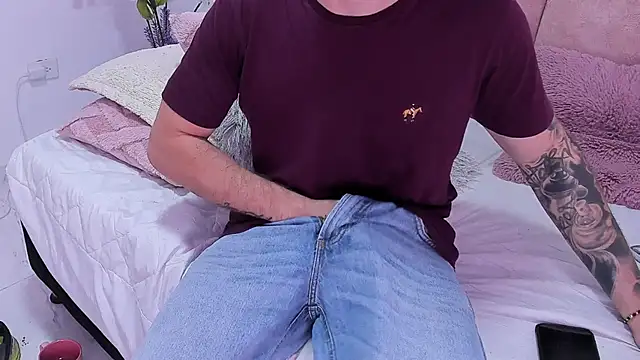 Snapshot of Dylanwhite23_ chatting on 02-23-25, 07:33 Dylanwhite23 online show from 02-23-25, 07:33