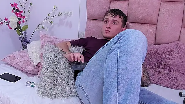 Snapshot of Dylanwhite23_ chatting on 02-23-25, 10:39 Dylanwhite23 online show from 02-23-25, 10:39