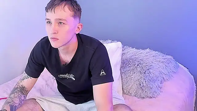 Snapshot of Dylanwhite23_ chatting on 02-26-25, 03:52 Dylanwhite23 online show from 02-26-25, 03:52