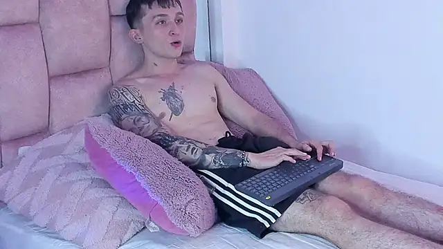 Snapshot of Dylanwhite23_ chatting on 03-06-25, 02:30 Dylanwhite23 online show from 03-06-25, 02:30